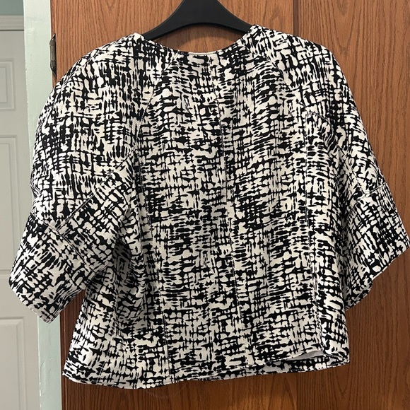 KENNETH COLE REACTION WOMEN’S SIZE 10 ZIP UP SHORT SLEEVE BLOUSE - Picture 2 of 4